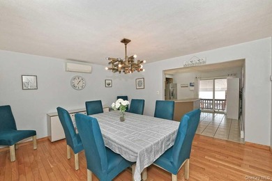Don't miss out on this GEM in Lindenhurst. Enormous, welcoming - photo 7