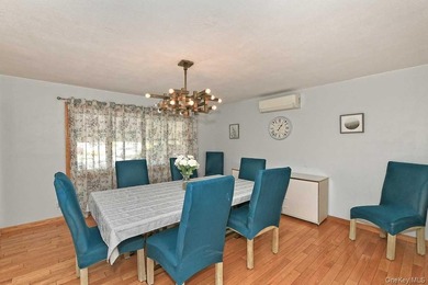 Don't miss out on this GEM in Lindenhurst. Enormous, welcoming - photo 8