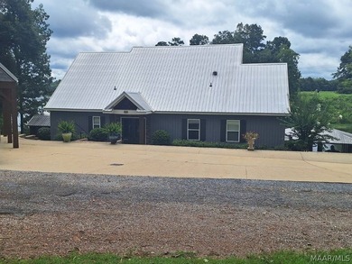 Experience resort style luxury living in the highly sought after - photo 1
