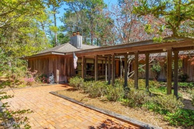 Lake Home For Sale in Hattiesburg, Mississippi