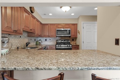 Move right into this beautifully updated 2-bedroom, 2-bath upper - photo 11