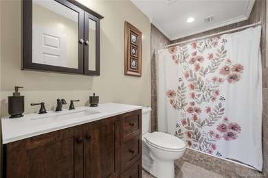 Move right into this beautifully updated 2-bedroom, 2-bath upper - photo 14