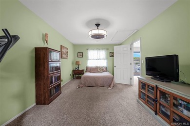 Move right into this beautifully updated 2-bedroom, 2-bath upper - photo 16