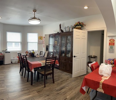 Exceptional opportunity to own a fully renovated legal triplex - photo 17