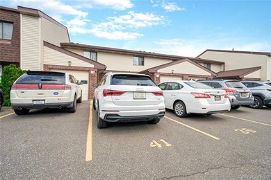 Move right into this beautifully updated 2-bedroom, 2-bath upper - photo 20