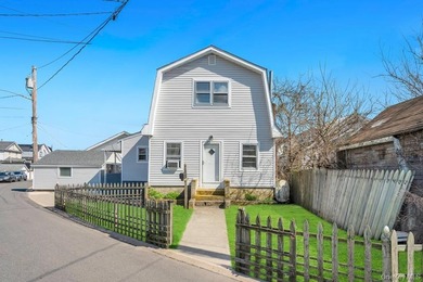 Charming Cape Cod-style 4-bedroom, 2-bathroom home offering a - photo 1