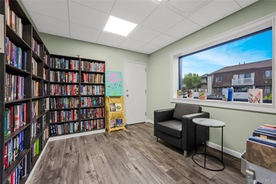 Move right into this beautifully updated 2-bedroom, 2-bath upper - photo 22