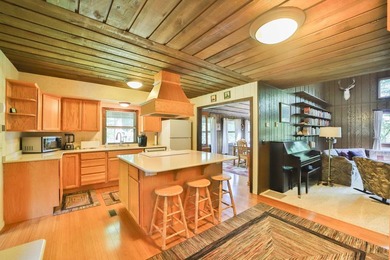 Beautifully maintained 4-bedroom, 2-bath Lake Mary home situated - photo 4