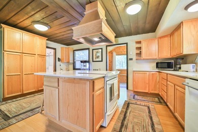 Beautifully maintained 4-bedroom, 2-bath Lake Mary home situated - photo 6