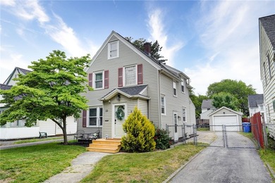 Welcome to 22 Ross Street! This well-maintained 3-bedroom, 1 - photo 1
