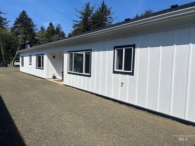 This brand-new, thoughtfully designed duplex offers modern - photo 1