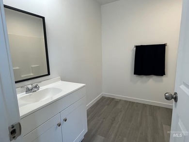 This brand-new, thoughtfully designed duplex offers modern - photo 4