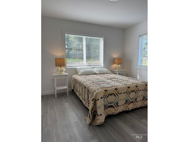 This brand-new, thoughtfully designed duplex offers modern - photo 6