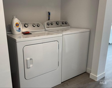 This brand-new, thoughtfully designed duplex offers modern - photo 10