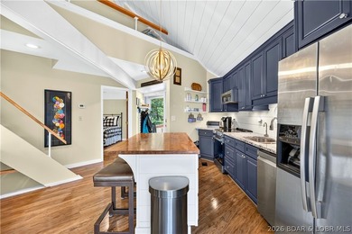 Distinctive architecture meets effortless lake living in this - photo 4