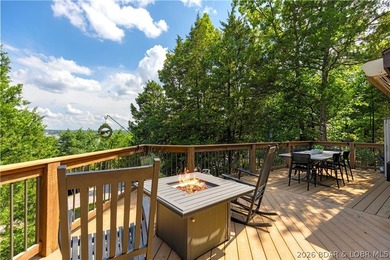 Distinctive architecture meets effortless lake living in this - photo 9