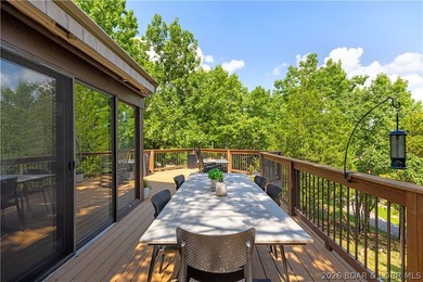 Distinctive architecture meets effortless lake living in this - photo 10