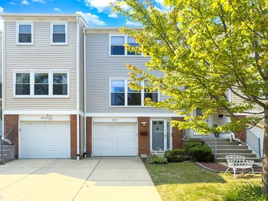 (private lake, pond, creek) Townhome/Townhouse For Sale in Schaumburg Illinois