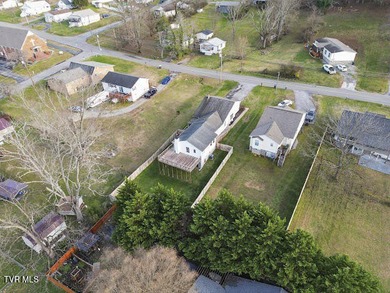 Welcome to this spacious and updated 3-bedroom, 4-bath home - photo 11