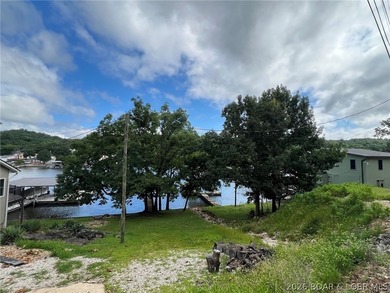 Finding the perfect lakefront lot just got easier! If you've - photo 1