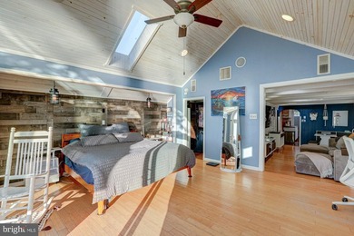 Enjoy waterfront living in this beautifully renovated cottage - photo 11