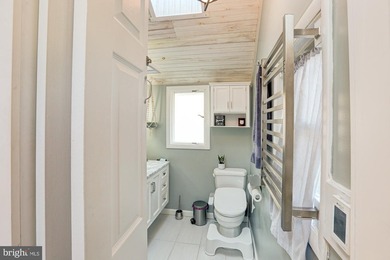 Enjoy waterfront living in this beautifully renovated cottage - photo 14