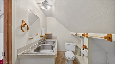 Not your typical cookie-cutter home. This 3-bedroom property is - photo 17