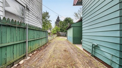 Not your typical cookie-cutter home. This 3-bedroom property is - photo 33