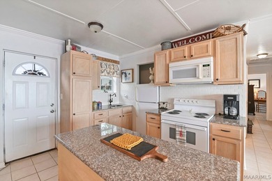 Move-in ready lakefront cabin with breathtaking views - photo 10