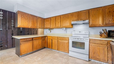 Opportunity awaits in the desirable Lakeview Acres Subdivision! - photo 9