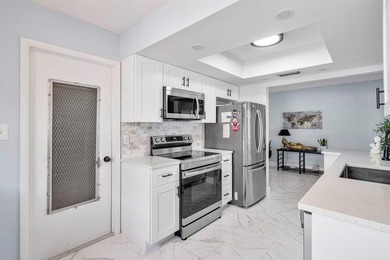 Welcome to refined living in Leisureville Boynton Beach, a - photo 11