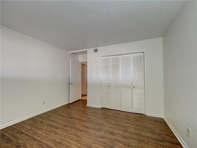 LOOKING FOR A GREAT CONDO UNDER $200K???? Step into this - photo 12