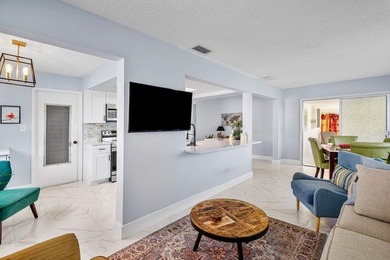 Welcome to refined living in Leisureville Boynton Beach, a - photo 13