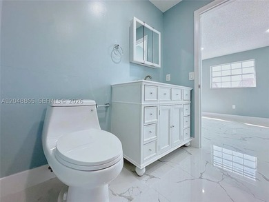 Great and newly renovated 2-bedroom, 2.5-bathroom townhome in - photo 22