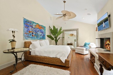 Beautifully designed with a sleek, minimalist style this home - photo 22