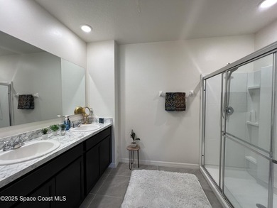 Motivated Seller ! Immaculate two-story on a lake-view corner - photo 36