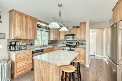 CURB APPEAL! A GREAT FRONT PORCH! A BACKYARD YOU'LL NEVER WANT - photo 12
