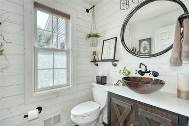 CURB APPEAL! A GREAT FRONT PORCH! A BACKYARD YOU'LL NEVER WANT - photo 16