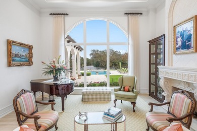 Discover exceptional luxury and stunning water views from this 7 - photo 18
