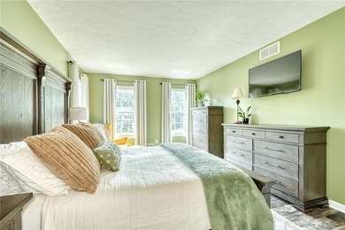 CURB APPEAL! A GREAT FRONT PORCH! A BACKYARD YOU'LL NEVER WANT - photo 25