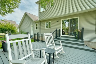 CURB APPEAL! A GREAT FRONT PORCH! A BACKYARD YOU'LL NEVER WANT - photo 42