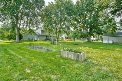 CURB APPEAL! A GREAT FRONT PORCH! A BACKYARD YOU'LL NEVER WANT - photo 44