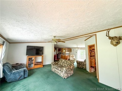 Enjoy privacy, space and a convenient location with this 3 - photo 7