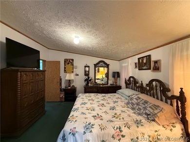 Enjoy privacy, space and a convenient location with this 3 - photo 8