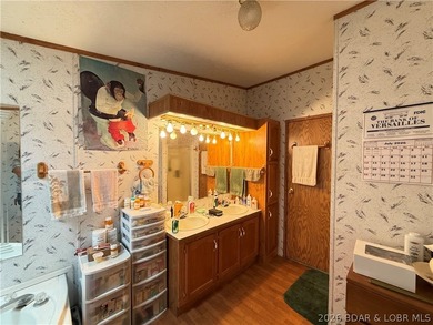 Enjoy privacy, space and a convenient location with this 3 - photo 9