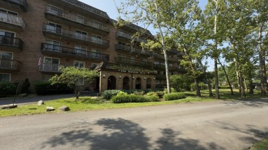 Lake Home For Sale in Downers Grove, Illinois