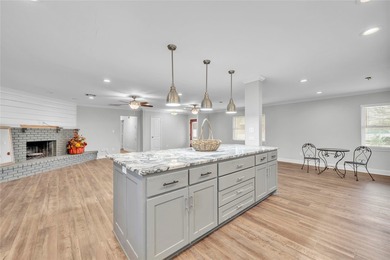 ULTIMATE FLEXIBILITY and LUXURY, REMODELED 4 BED, 3 BATH HOME ON - photo 3