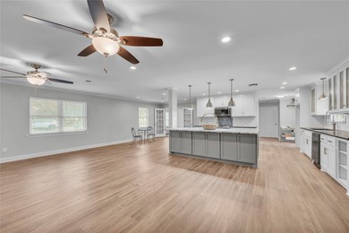 ULTIMATE FLEXIBILITY and LUXURY, REMODELED 4 BED, 3 BATH HOME ON - photo 4