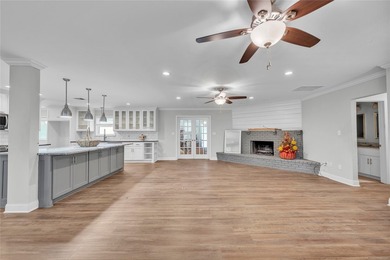 ULTIMATE FLEXIBILITY and LUXURY, REMODELED 4 BED, 3 BATH HOME ON - photo 6