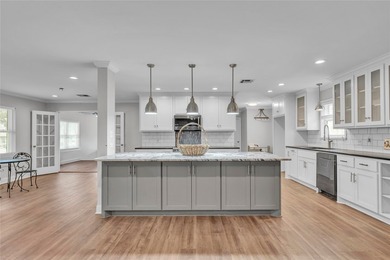 ULTIMATE FLEXIBILITY and LUXURY, REMODELED 4 BED, 3 BATH HOME ON - photo 7